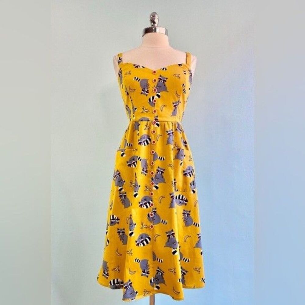 Kimberly Ravenous Raccoons size 4 Swing Dress by Collectif sheath open zip tie